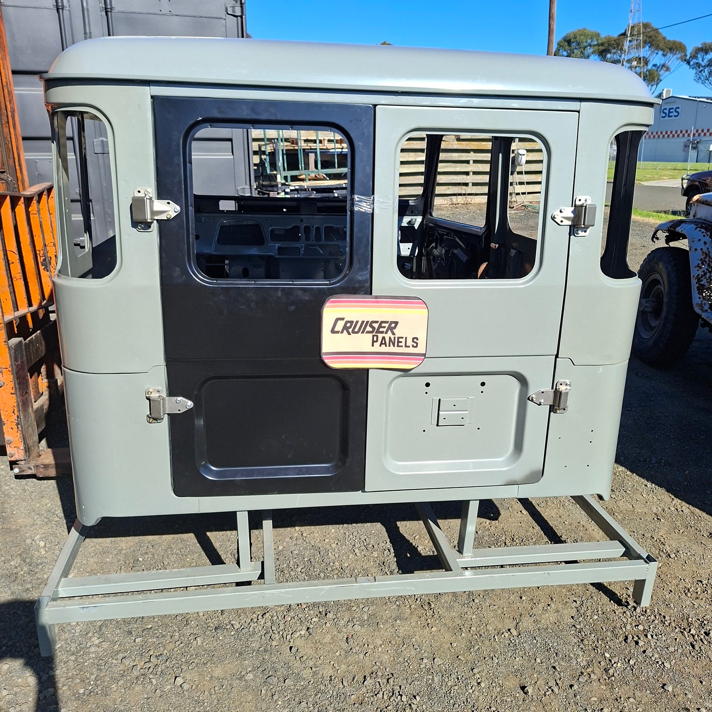 40 Series SWB Cab - With Panels