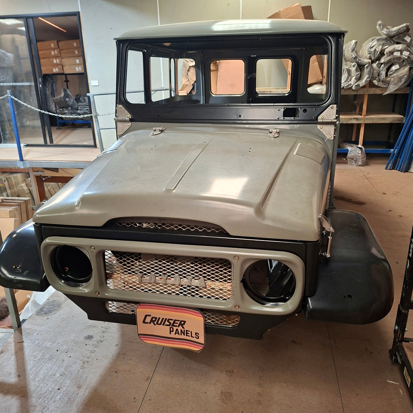 40 Series SWB Cab - With Panels