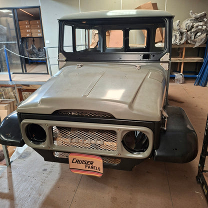 40 Series SWB Cab - With Panels