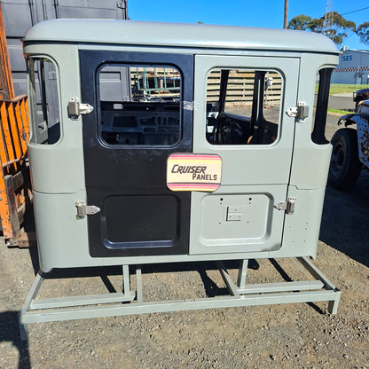 40 Series SWB Cab - With Panels